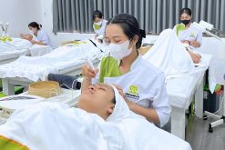 học massage và chăm sóc da tại nhà