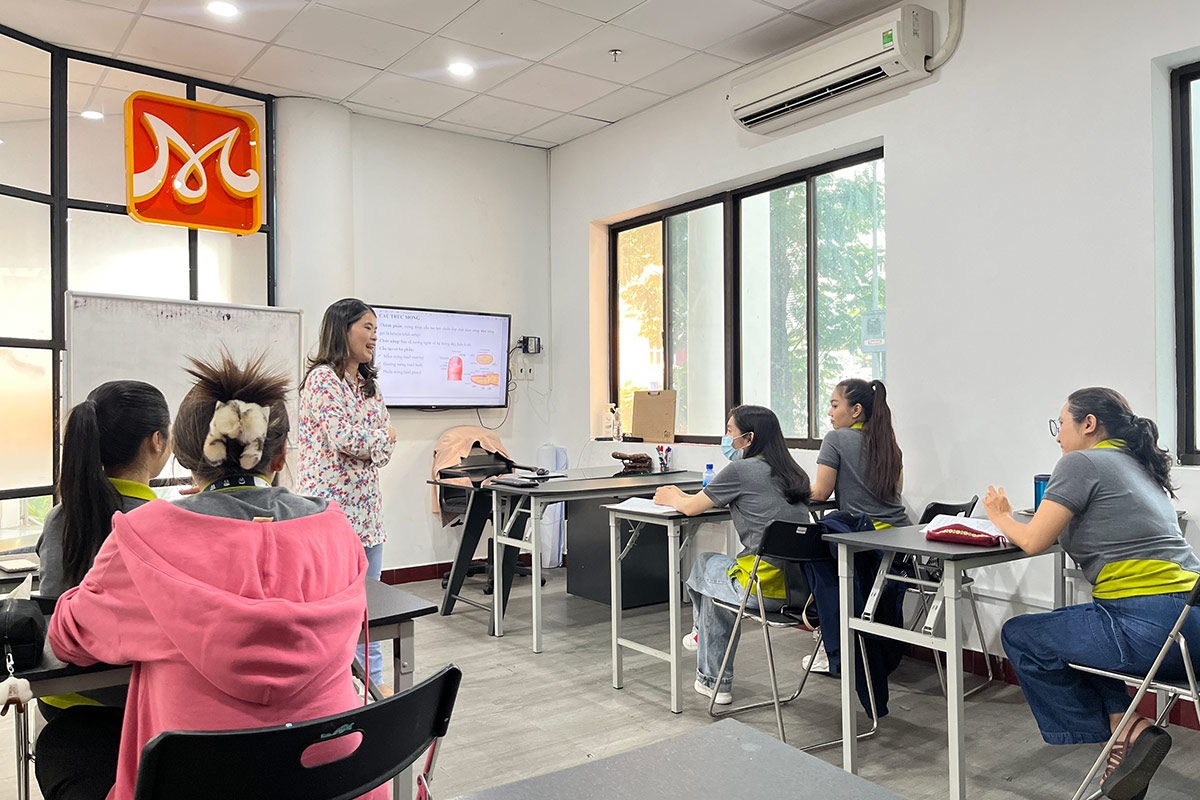 buổi học kỹ năng đào tạo nghề nail