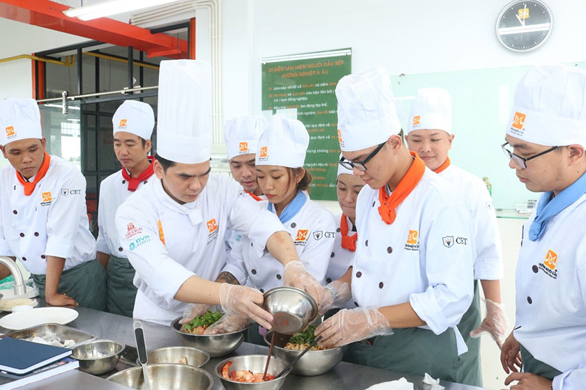 hình ảnh lớp học thực tế Khóa Học Bếp Phụ 01