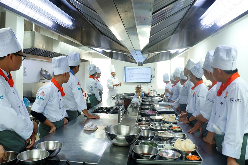hình ảnh lớp học thực tế Khóa Học Bếp Phụ 03