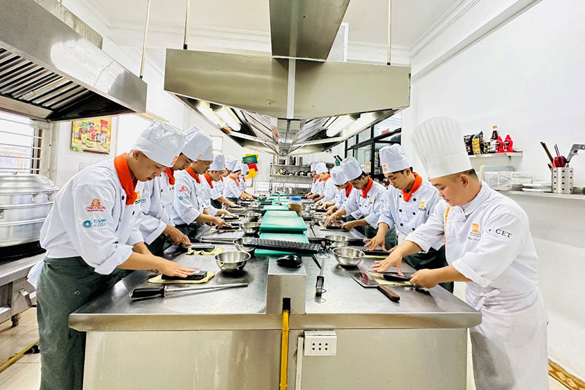 hình ảnh lớp học thực tế Khóa Học Bếp Phụ 04