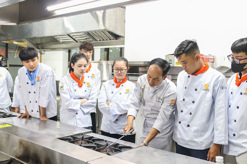 hình ảnh lớp học thực tế Khóa Học Bếp Phụ 10