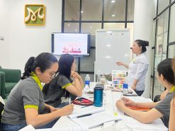 lớp học train the trainer chuyên ngành nail