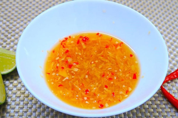 Chén nước mắm gừng cay thơm