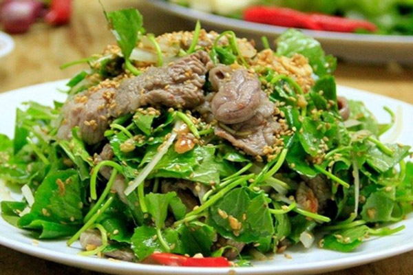 Nộm bò rau má không chỉ có hương vị thơm ngon