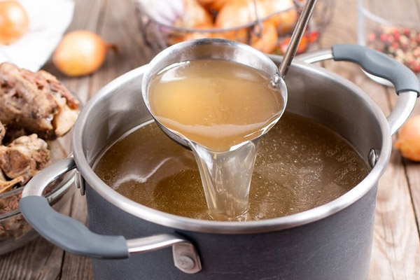 Hầm xương 3 tiếng để được nước dùng ngon ngọt