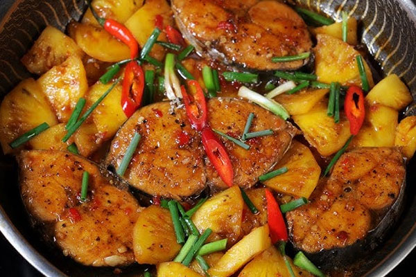 Cá ngừ kho thơm nước dừa