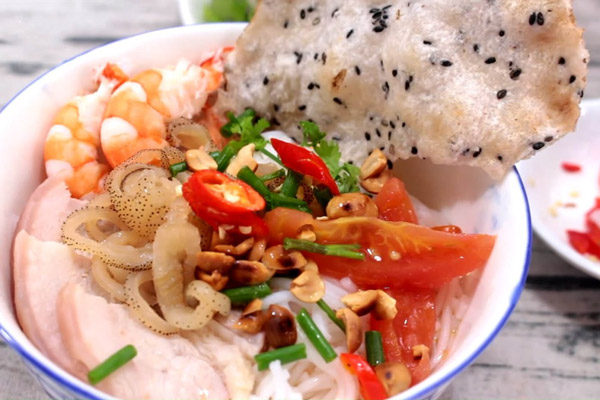 Bún sứa nước lèo