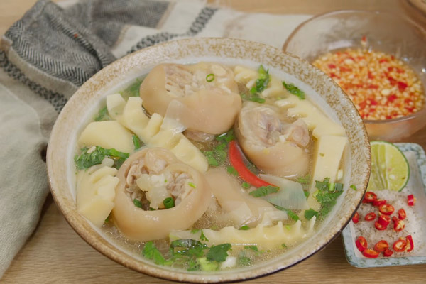 chân giò heo hầm măng chua