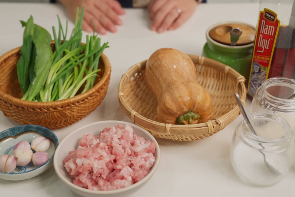 Nguyên liệu để nấu canh bí đỏ thịt bằm