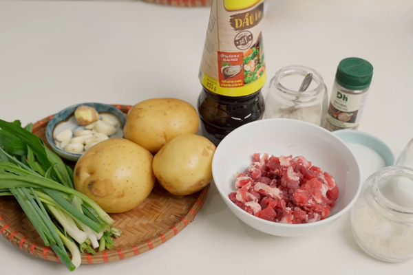 Nguyên liệu làm món khoai tây xào thịt bò