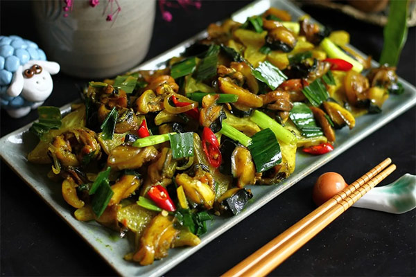 Ốc Nhồi Xào Lá Lốt