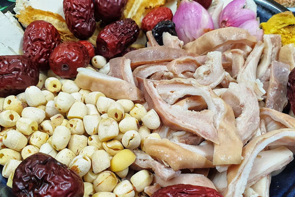 dạ dày hầm hạt sen táo đỏ