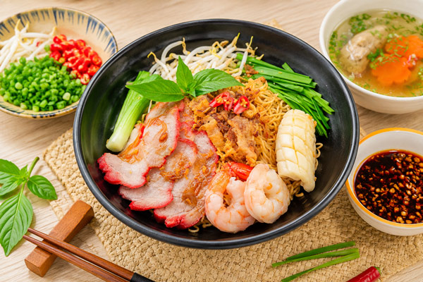 Hủ tiếu mì trộn khô đậm đà