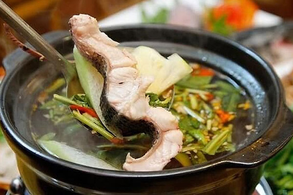 Lẩu cá bớp lá giang