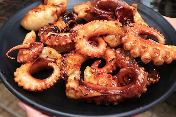Cách Ướp Bạch Tuộc Nướng Sa Tế Cay