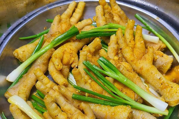 Chân gà hấp hành thơm ngon hấp dẫn,