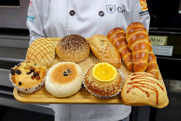 hinh-anh-lop-hoc-thuc-te-cua-khoa-hoc-khoa-hoc-10-mon-banh-mi-mem-cost-thap-toi-uu-chi-phi-tang-loi-nhuan-thumb hình ảnh lớp học thực tế của khóa học khóa học 10 món bánh mì mềm cost thấp: tối ưu chi phí, tăng lợi nhuận thumb